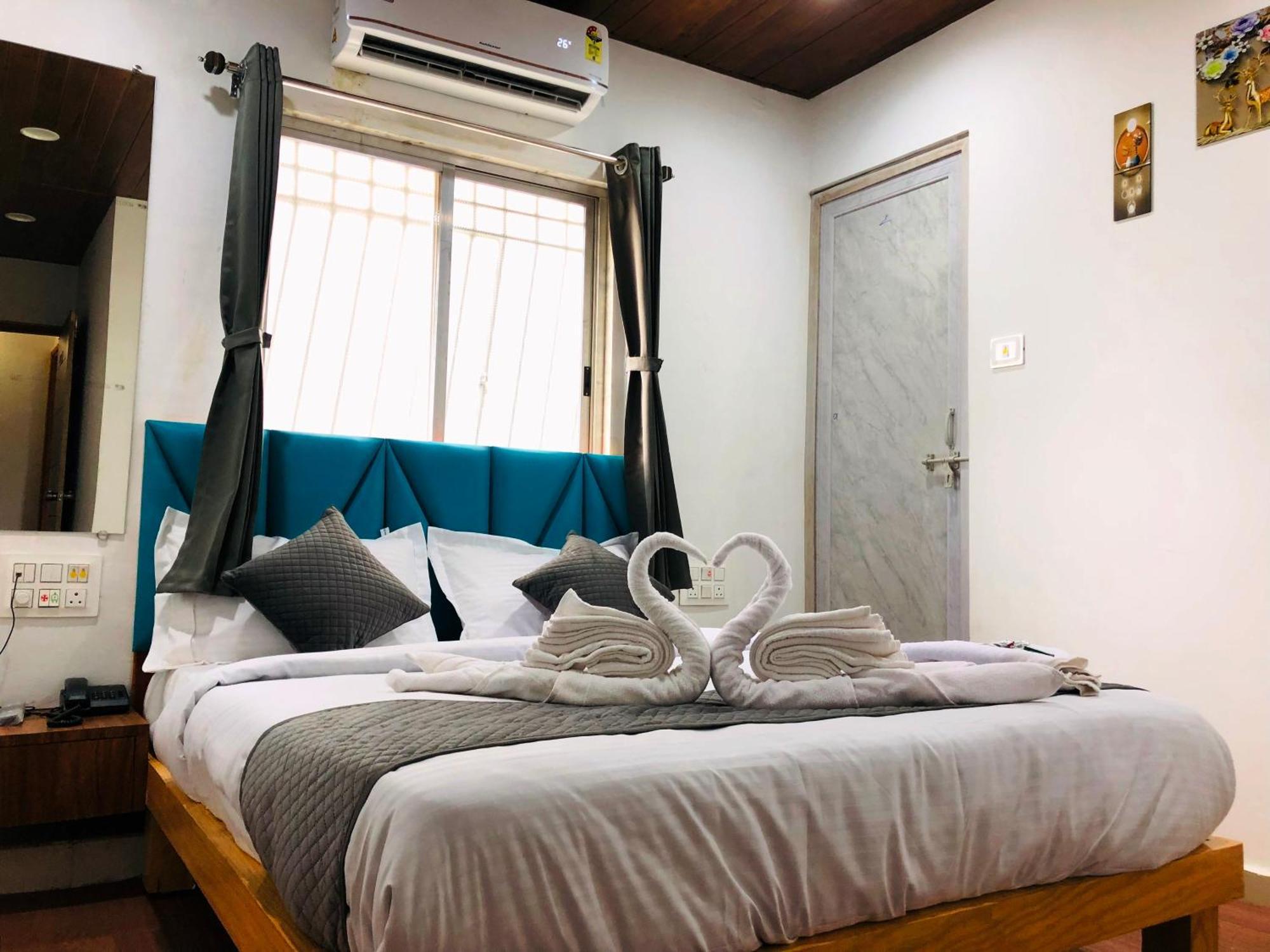 Hotel Silk, Premier Budget Friendly Luxury Hotel In Surat, Perfect For Families, Couples And Business Travelers Zewnętrze zdjęcie