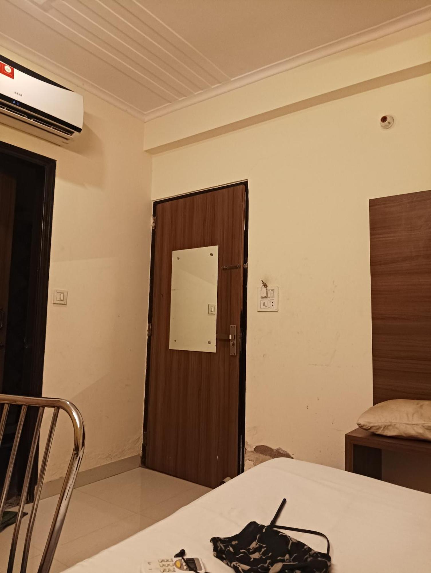 Hotel Silk, Premier Budget Friendly Luxury Hotel In Surat, Perfect For Families, Couples And Business Travelers Zewnętrze zdjęcie