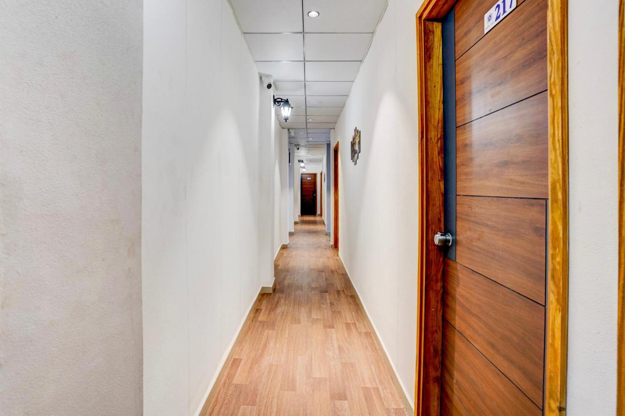 Hotel Silk, Premier Budget Friendly Luxury Hotel In Surat, Perfect For Families, Couples And Business Travelers Zewnętrze zdjęcie
