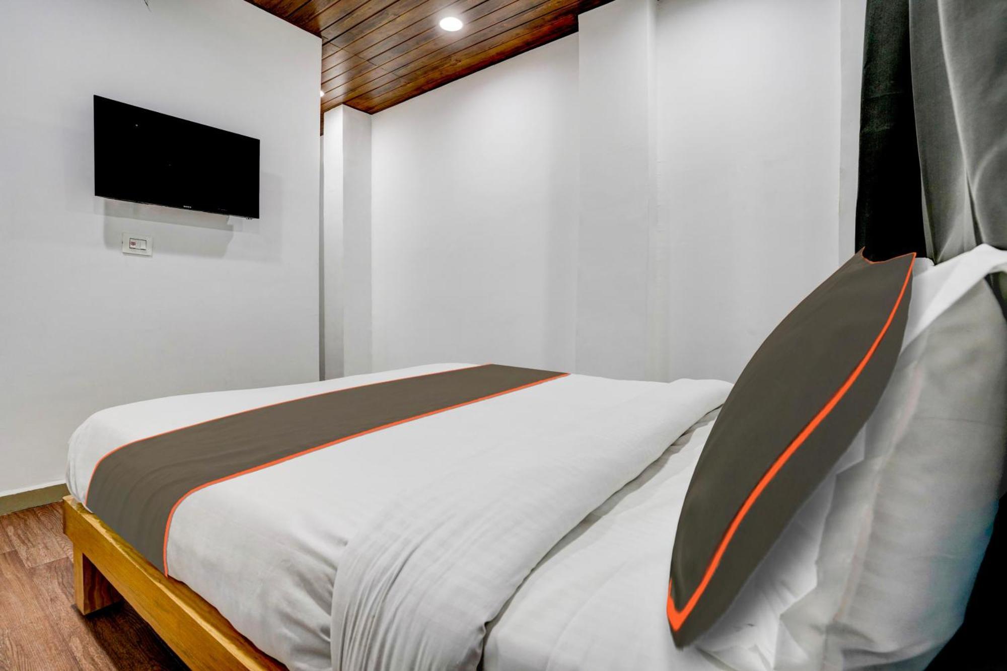 Hotel Silk, Premier Budget Friendly Luxury Hotel In Surat, Perfect For Families, Couples And Business Travelers Zewnętrze zdjęcie